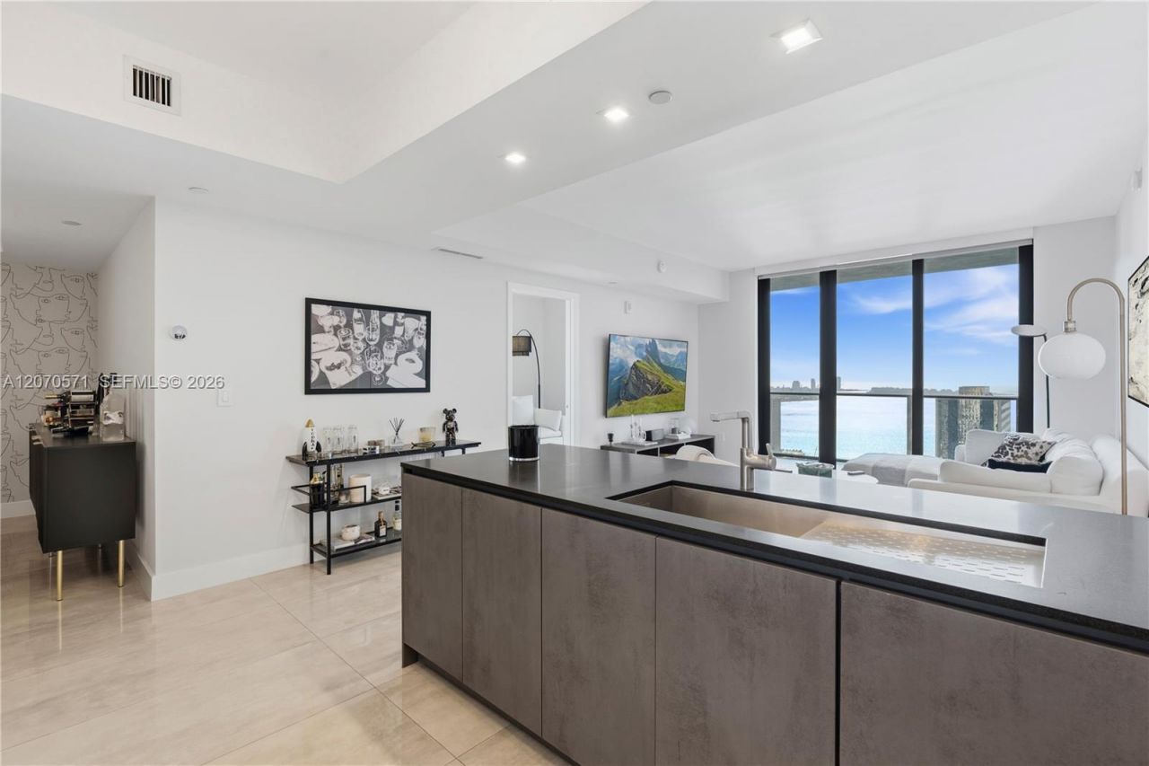 1010 Brickell Ave , Unit 3903, Miami, FL 33131 Photo