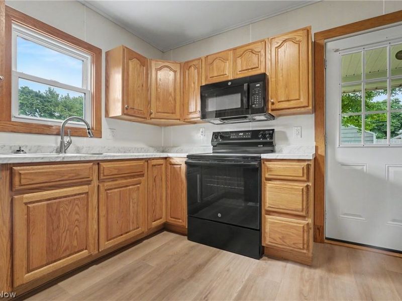 452 Mill Road, Ravenna, OH 44266 Photo 8
