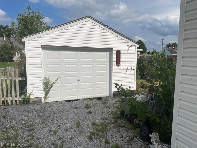 2726 Gilbert Avenue NE, Canton, OH 44705 Photo 2