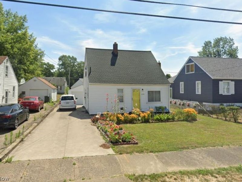 2726 Gilbert Avenue NE, Canton, OH 44705 Photo 4