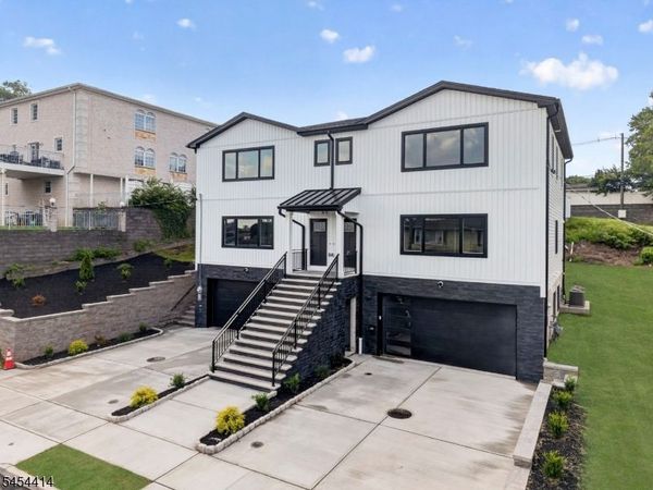 85 Echo Pl, Elmwood Park, NJ 07407