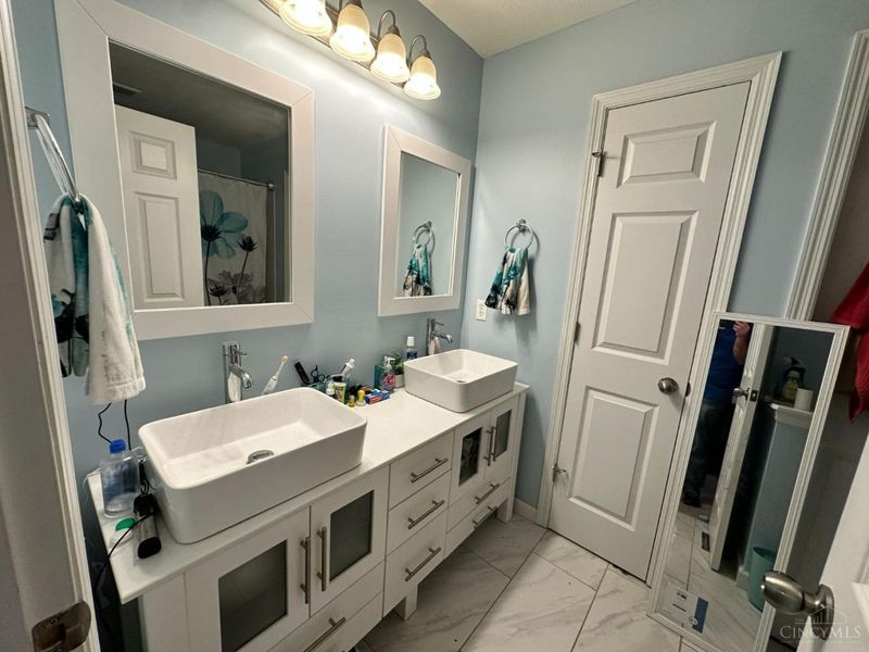 7216 Rolling Oaks Court, Cincinnati, OH 45239 Photo 3