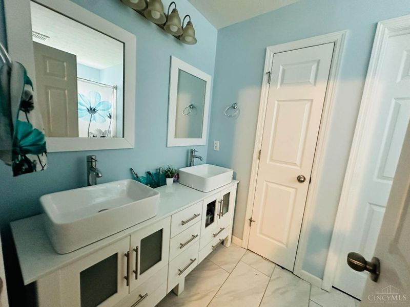 7216 Rolling Oaks Court, Colerain Township, OH 45239 Photo 8