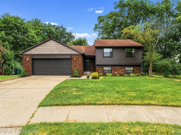 815 Oak Ridge Court , Brighton, Mi 48116