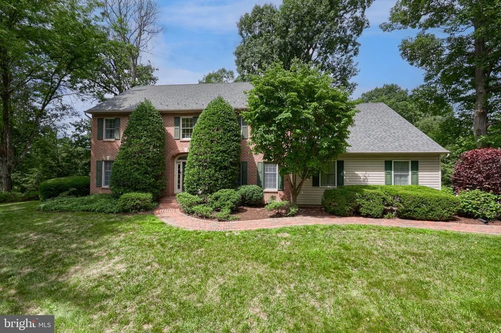 1 WARREN CIRCLE , LITITZ, PA 17543