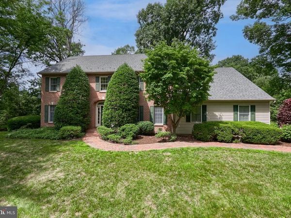 1 WARREN CIRCLE , LITITZ, PA 17543
