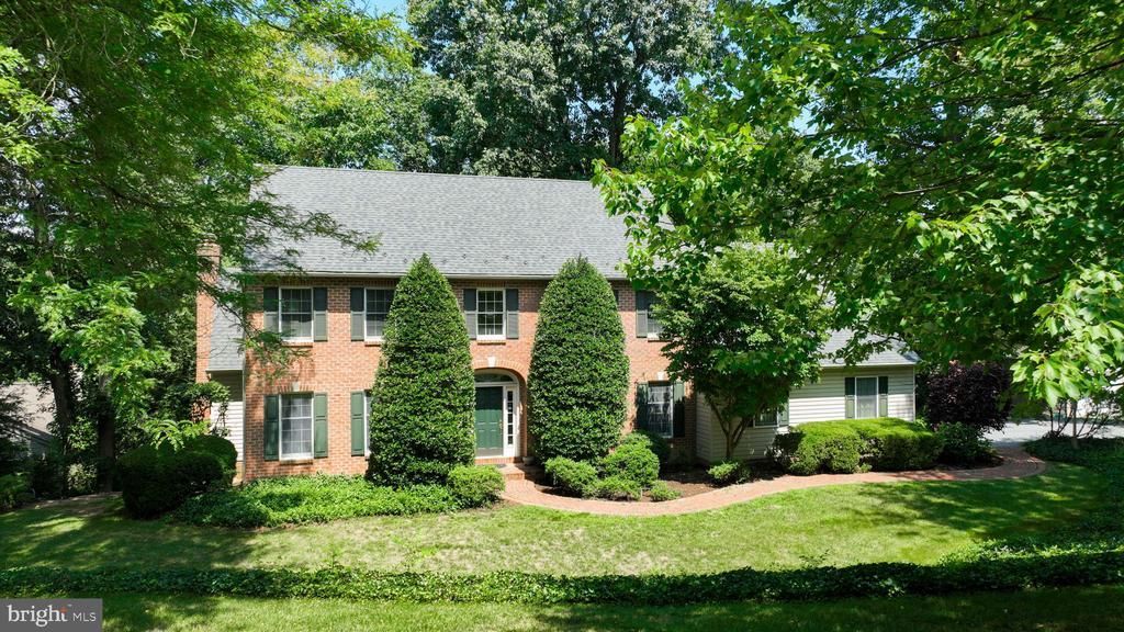 1 WARREN CIRCLE , LITITZ, PA 17543