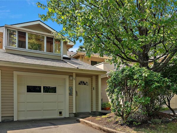 909 Admirals Rd, Unit #5, Esquimalt, BC V9A 2P1