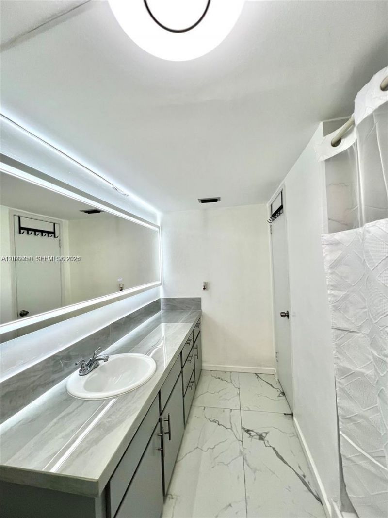 1710 NE 191st St, Unit 307-3, Miami, FL 33179 Photo
