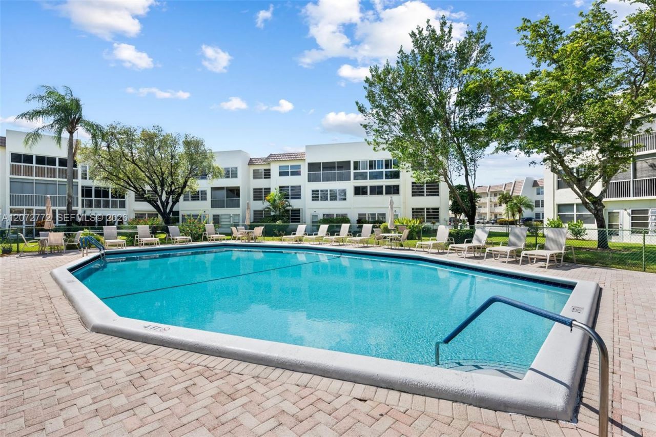 6890 Royal Palm Blvd, Unit 211H, Margate, FL 33063 Photo