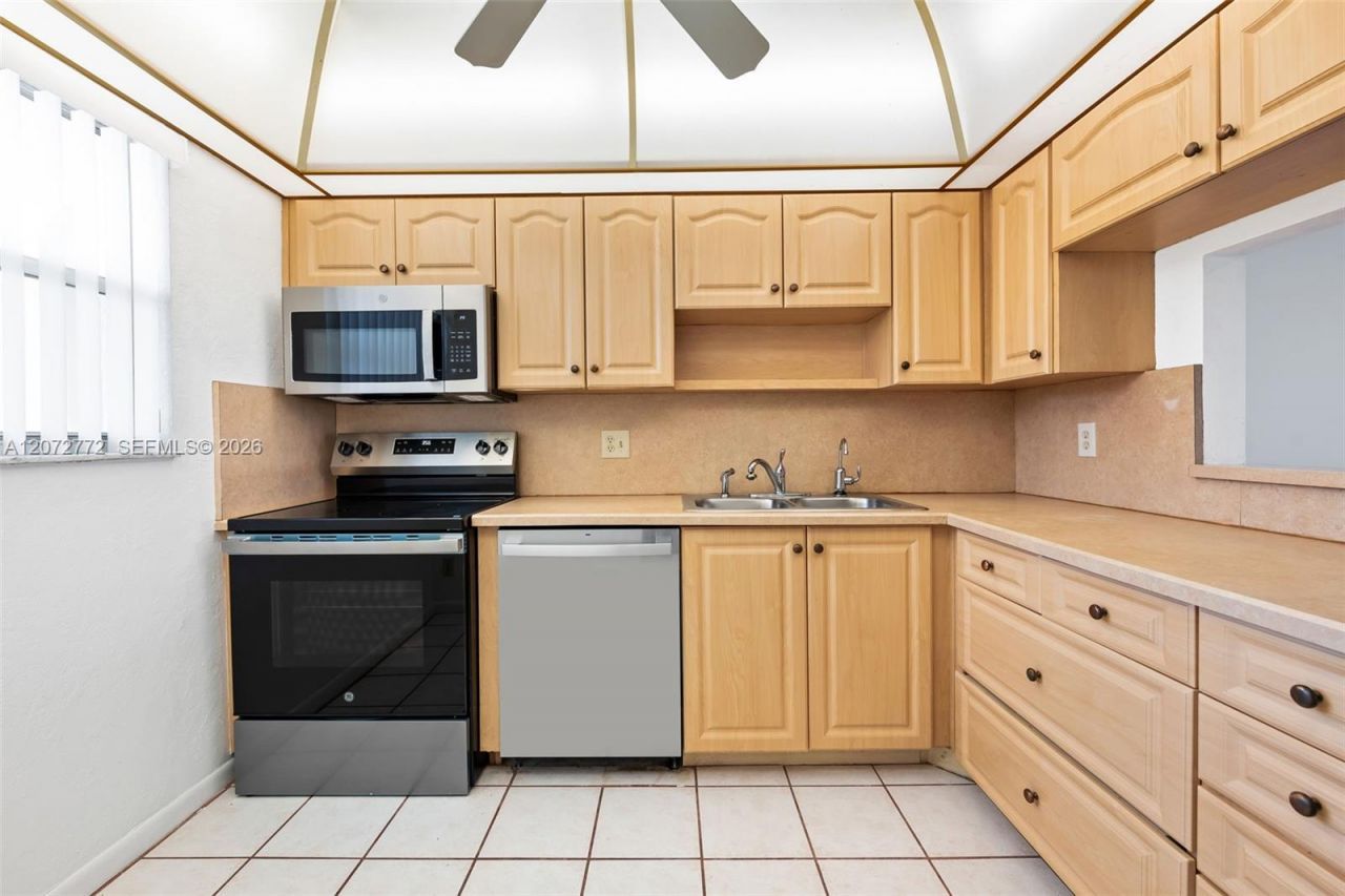 6890 Royal Palm Blvd, Unit 211H, Margate, FL 33063 Photo