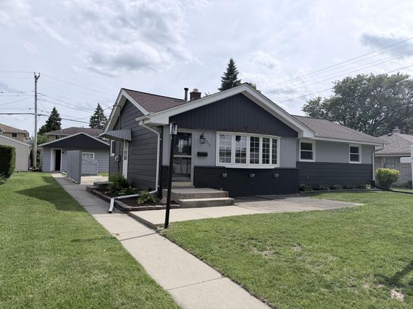 7713 W Verona Ct, Milwaukee, WI 53219