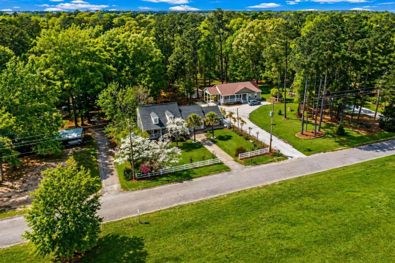 384 Suwanee Drive Photo 6