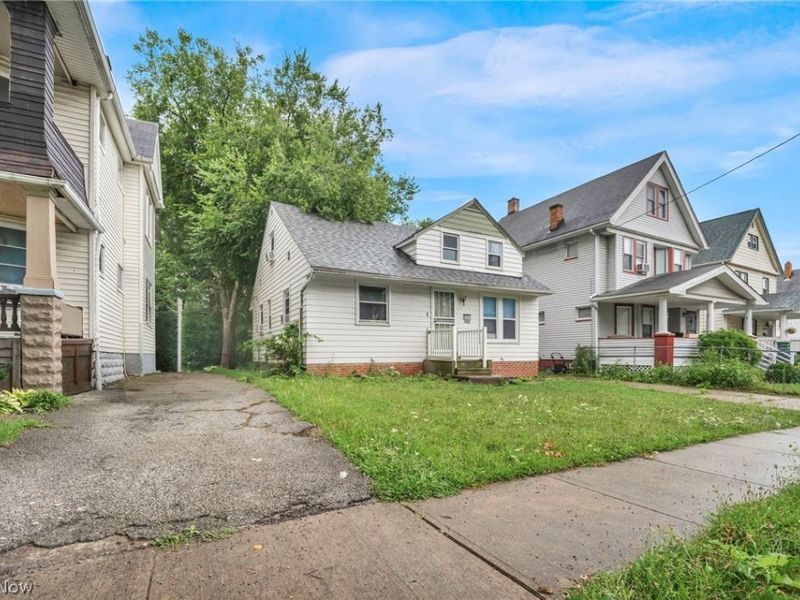 9604 Hilgert Drive, Cleveland, OH 44104 Photo 3
