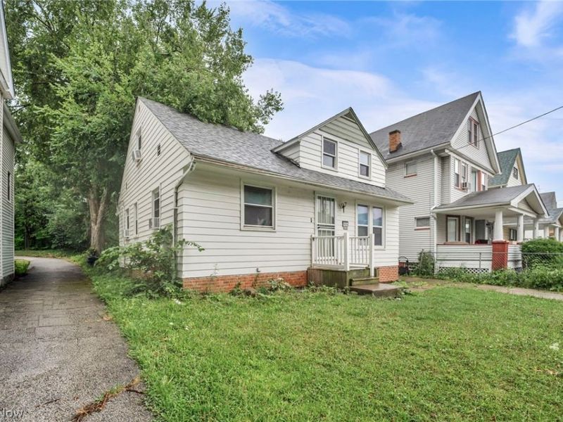 9604 Hilgert Drive, Cleveland, OH 44104 Photo 5