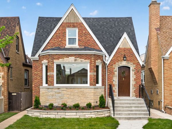 5852 W Newport Avenue, Chicago, IL 60634