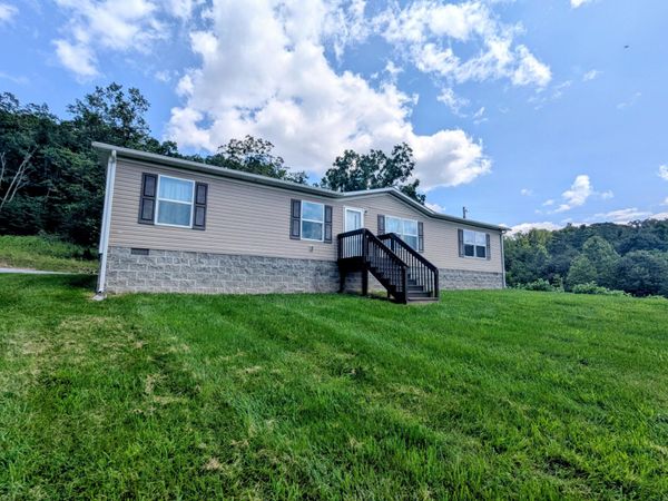5404 Coles RD, Elliston, VA 24087