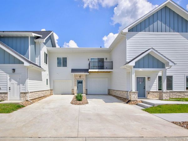 455 S 85th Street, West Des Moines, IA 50266