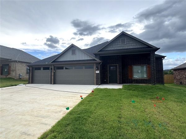 243 S Eagle Mountain Street , Prairie Grove, AR 72753