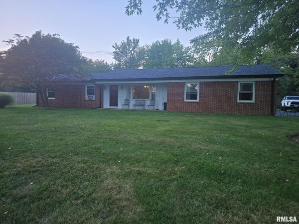 18603 BLACKHAWK Drive, Girard, IL 62640