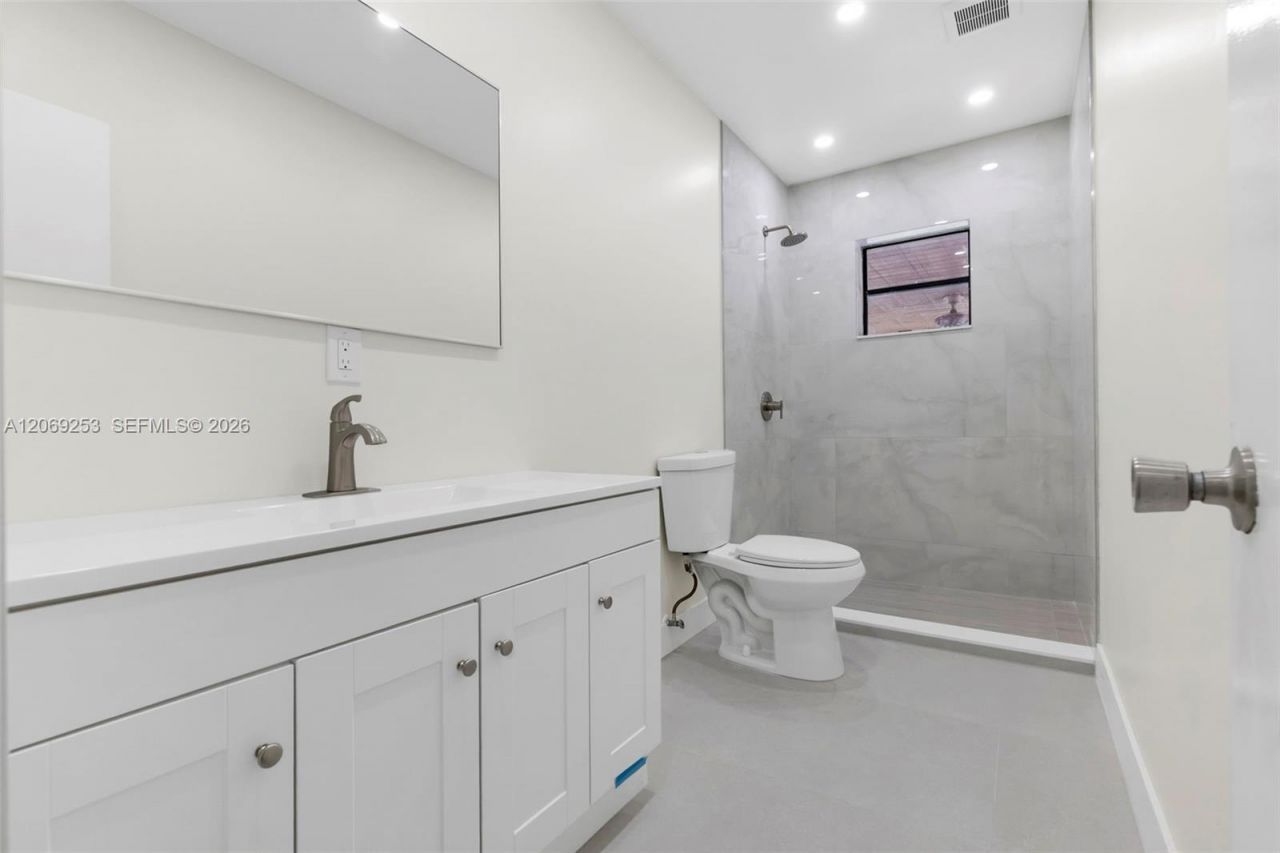 142 W 35th St , Hialeah, FL 33012 Photo