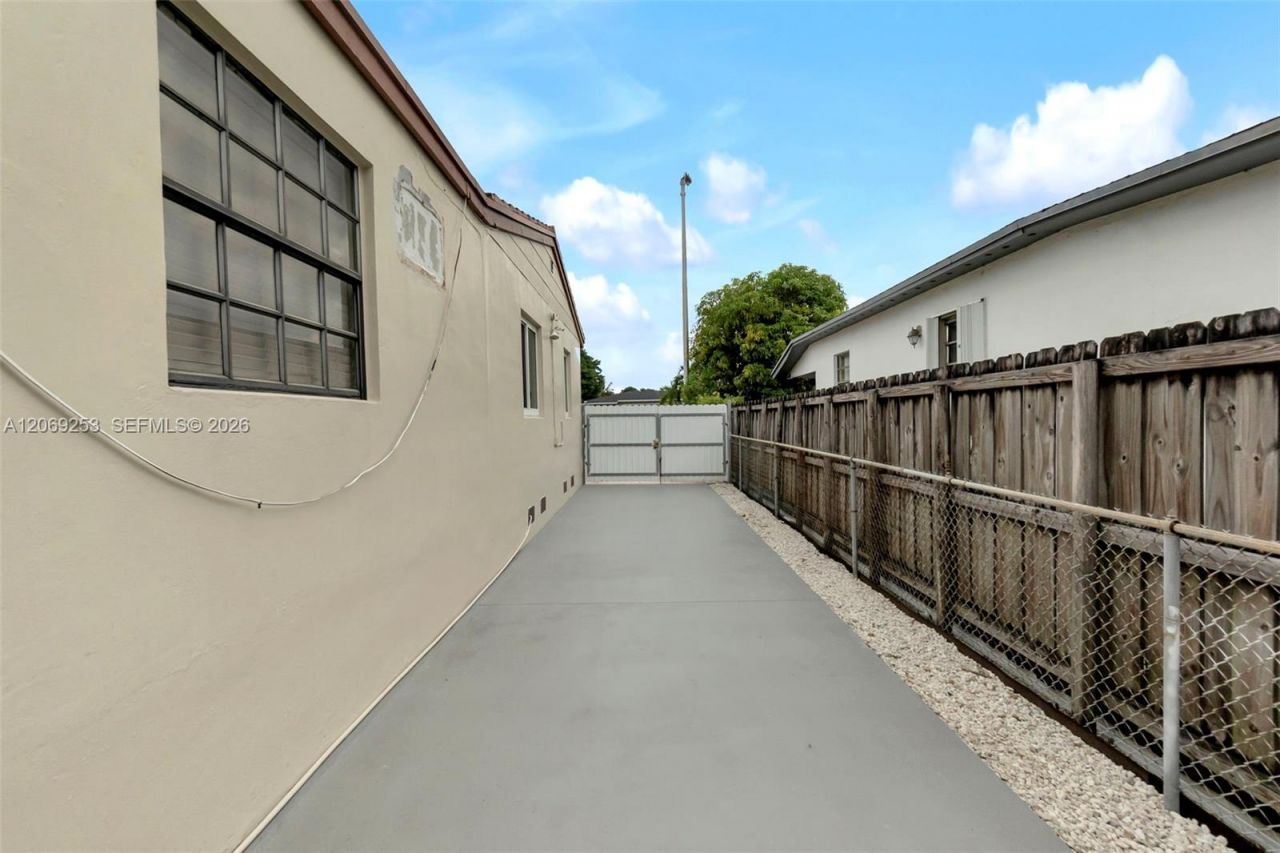 142 W 35th St , Hialeah, FL 33012 Photo