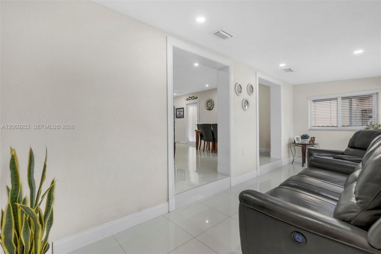 142 W 35th St , Hialeah, FL 33012 Photo