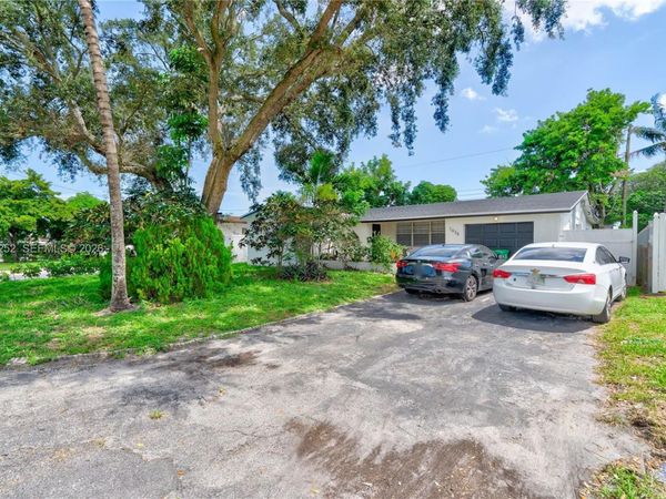 7636 Alhambra Blvd , Miramar, FL 33023