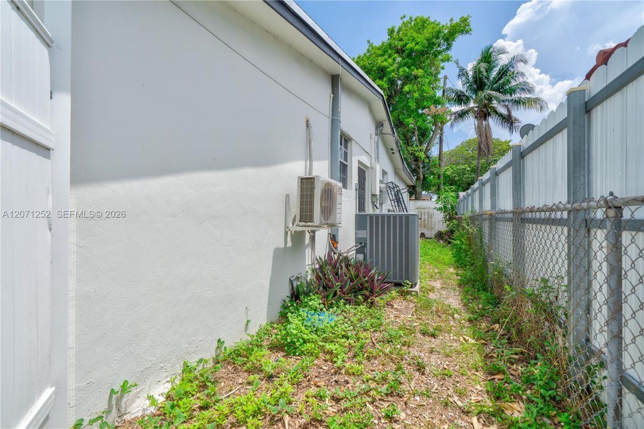 7636 Alhambra Blvd , Miramar, FL 33023 Photo