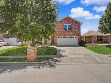9941 Sparrow Hawk Lane, Fort Worth, TX 76108