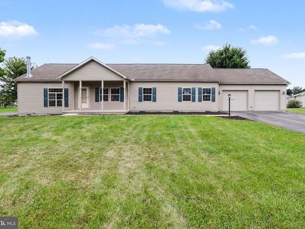 146 CAMELOT DRIVE , CHAMBERSBURG, PA 17202