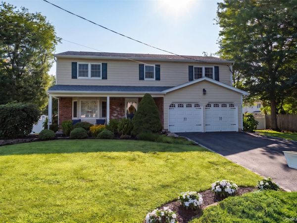 165 Pepperidge Road , Oakdale, NY 11769