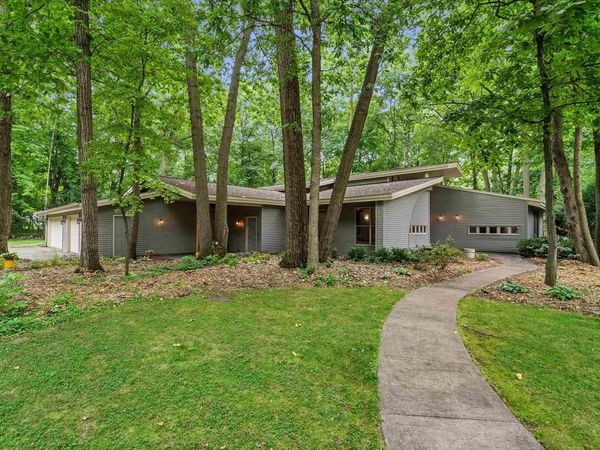1525 S WEIMAR STREET, Appleton, WI 54915
