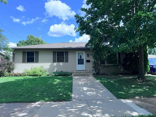 609 LINDA STREET, Combined Locks, WI 54113