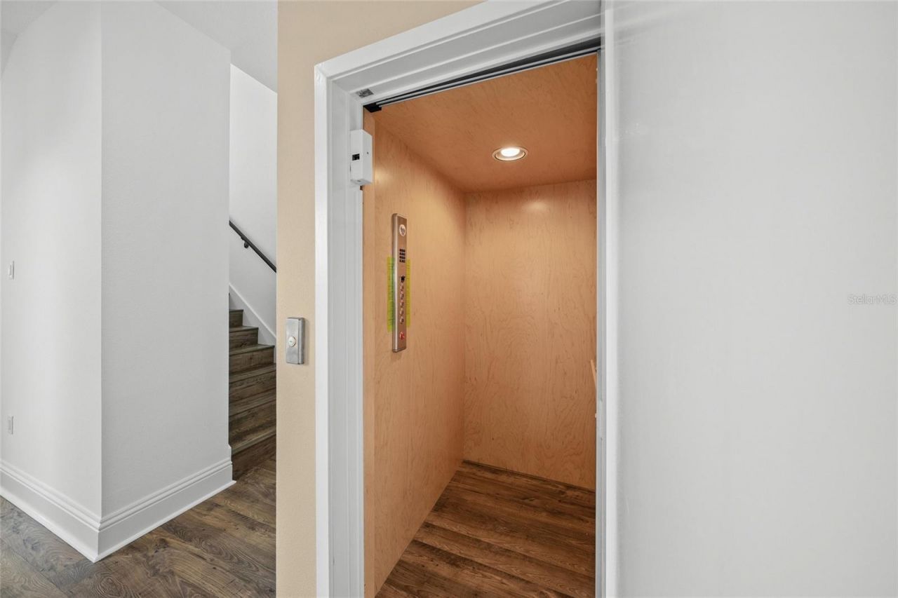 72 N School Avenue, Sarasota, FL 34237 Photo