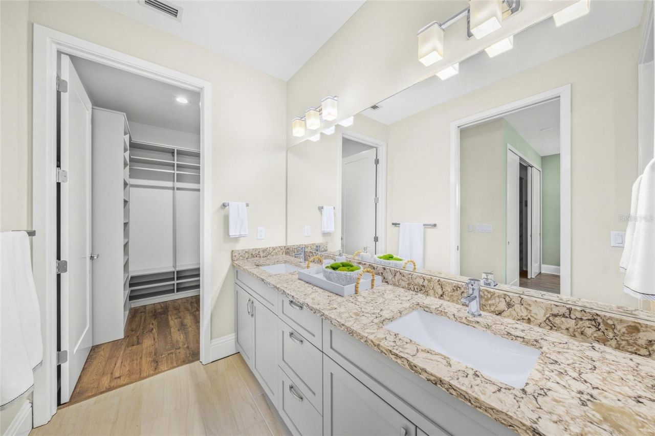 72 N School Avenue, Sarasota, FL 34237 Photo