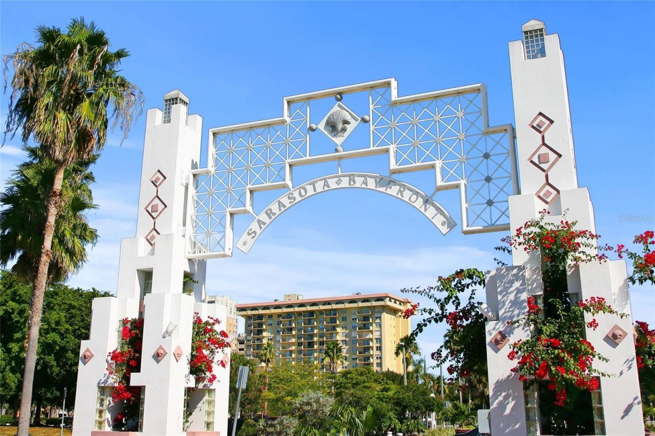 72 N School Avenue, Sarasota, FL 34237 Photo