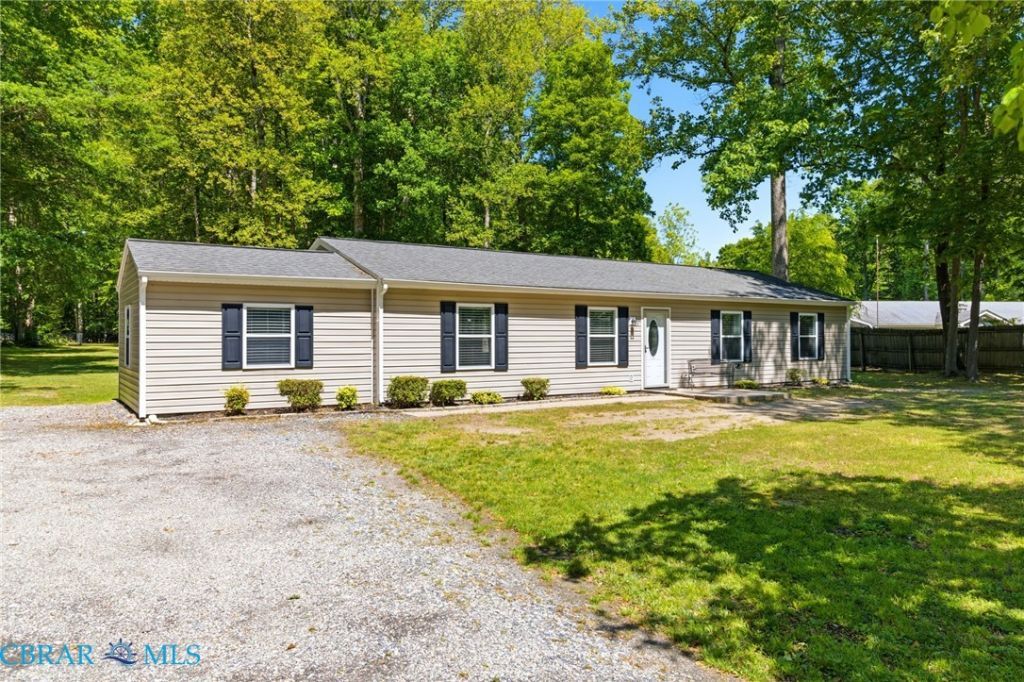 6571 Lake View Drive, Gloucester, VA 23061 Main Photo