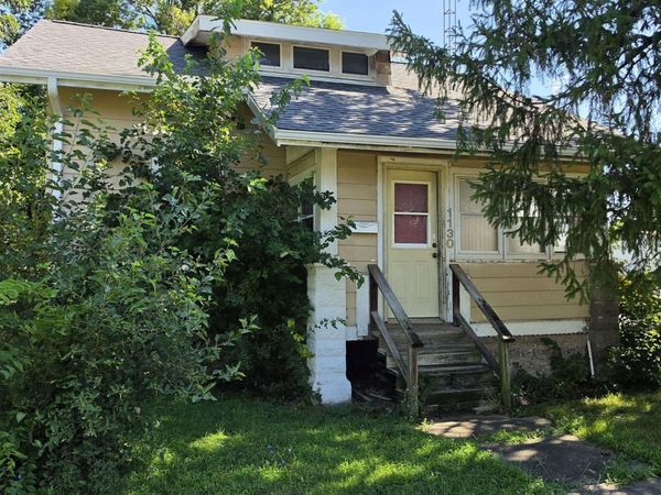 1130 PEKIN Street, Lincoln, IL 62656