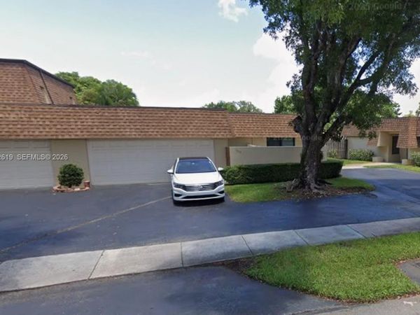 19229 E Lake Dr , Hialeah, FL 33015
