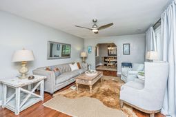 5112 Victoria Avenue photo 4