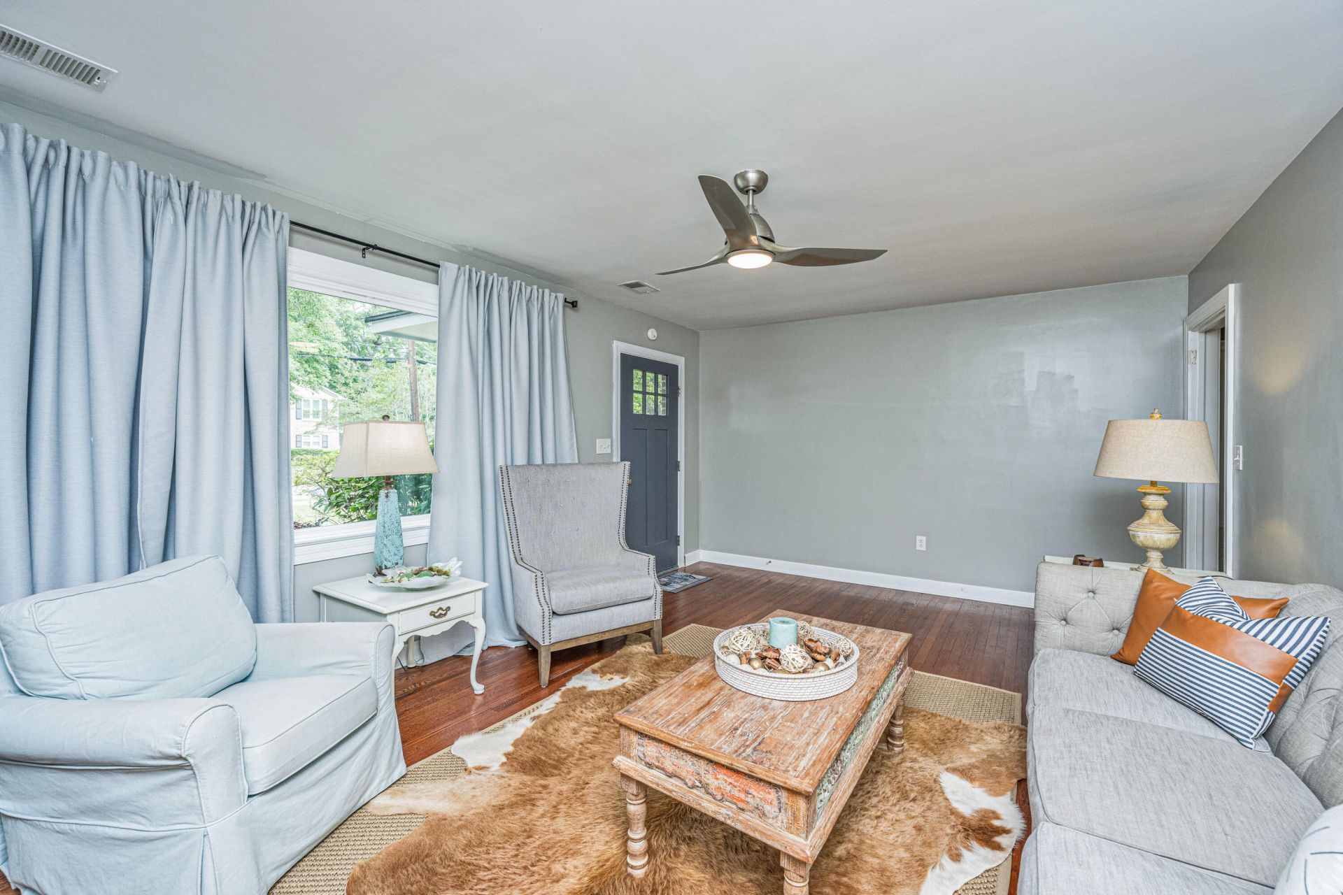 5112 Victoria Avenue Photo 5