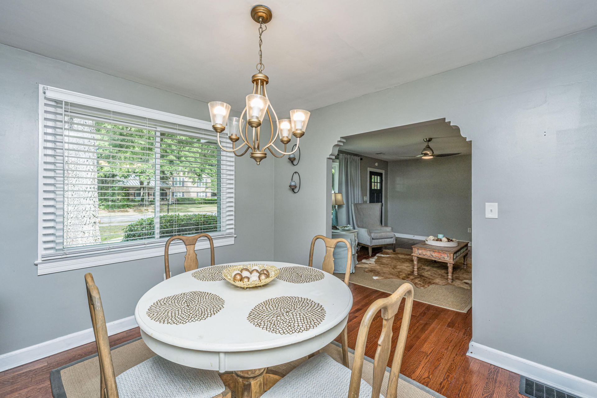 5112 Victoria Avenue Photo 6