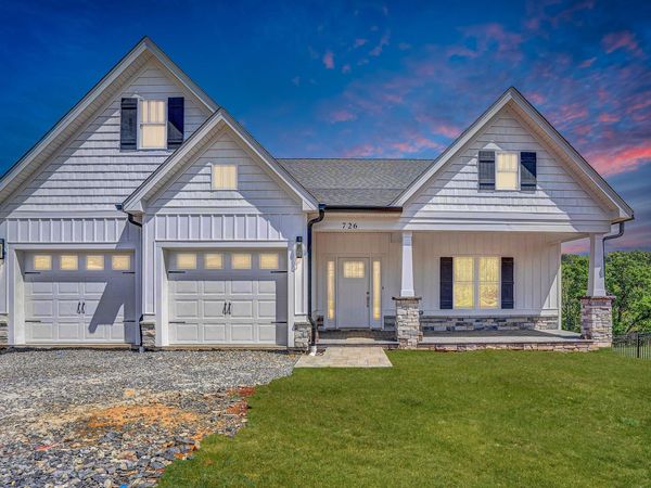 726 Ambler LN , Salem, VA 24153