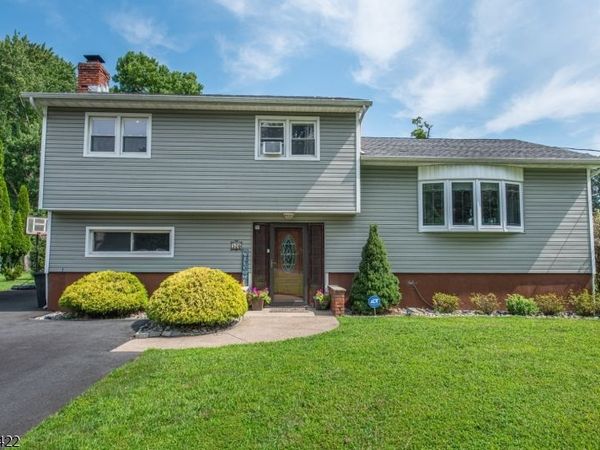 320 Horseneck Rd, Fairfield, NJ 07004