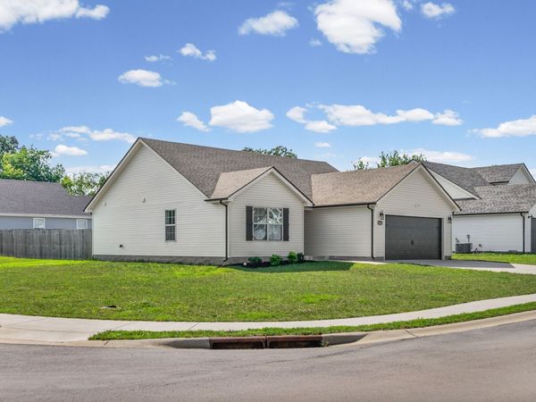 1416 Fredrick Dr , Clarksville, TN 37042