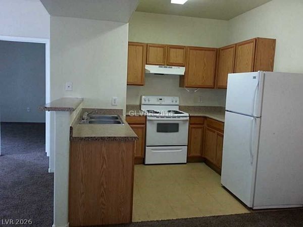 2121 HUSSIUM HILLS Street , Unit 206, Las Vegas, NV 89108