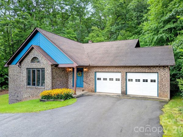 108 Shenandoah Drive, Burnsville, NC 28714