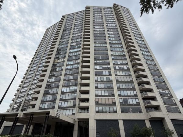 3930 N Pine Grove Avenue , Unit 604, Chicago, IL 60613