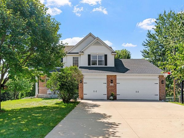 2051 Highgate Circle, Chanhassen, MN 55317